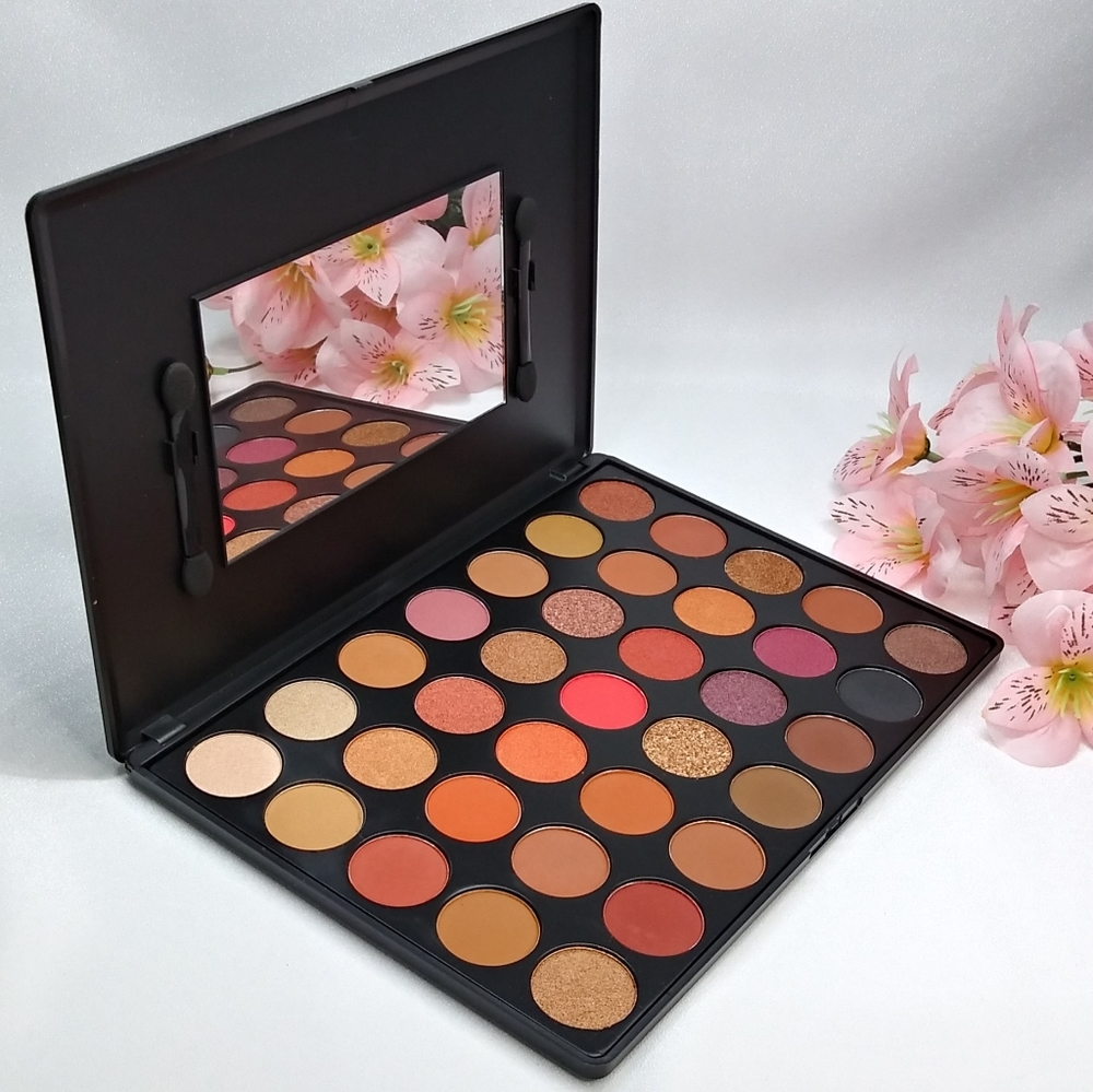 Eyeshadow palette 35 sashades matte,satin,metallic